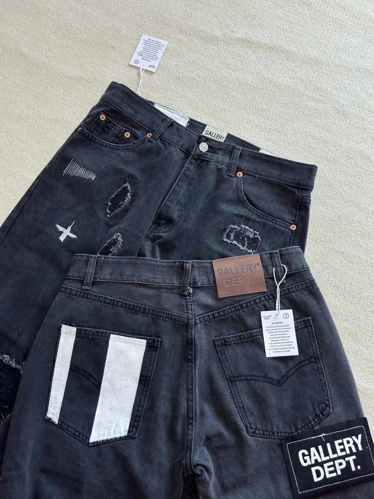 -Size upper body P246#G22 GALLERY DEPT. Skull hand-stitched distressed distressed jeans -Color: Black -Size: S-XXL